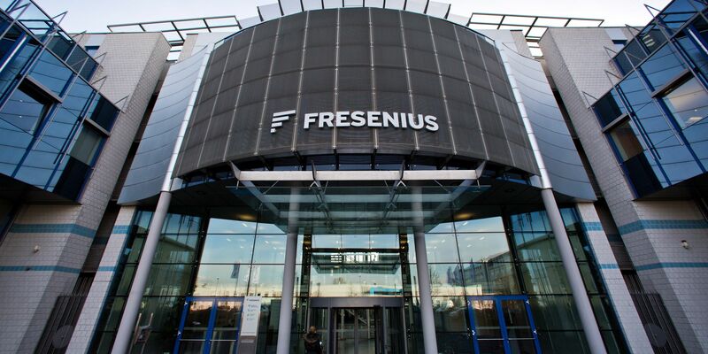 Der Dialysespezialist FMC kommt mit dem Unternehmensumbau voran.  - Foto: Frank Rumpenhorst/dpa