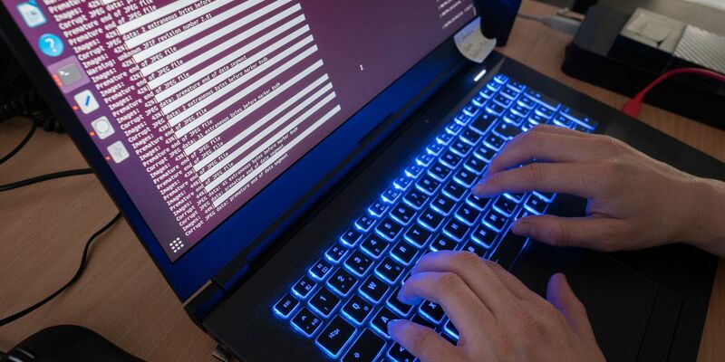 Die durchschnittlichen Kosten für ein Datenleck sind zuletzt gestiegen. (Symbolbild) - Foto: Julian Stratenschulte/dpa