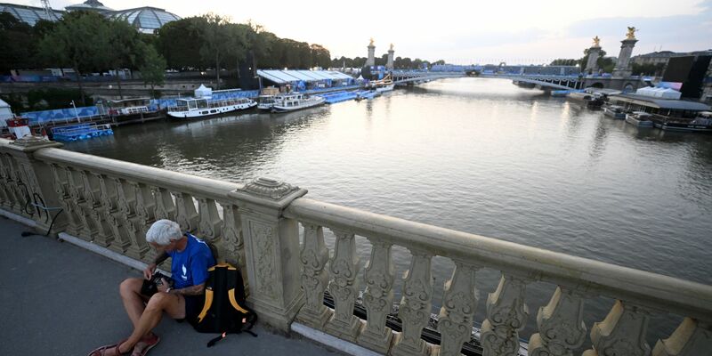 Nach mehreren Tagen Seine-Sperre können die Triathleten antreten. - Foto: Marijan Murat/dpa