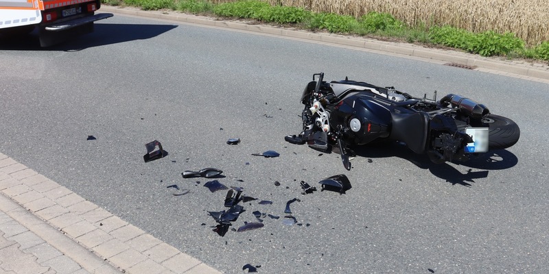 POL-HF: Sturz nach Zusammenstoß- Motorradfahrer bei Unfall verletzt - Foto: presseportal.de