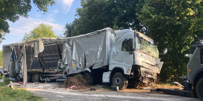 POL-COE: Coesfeld, Billerbeck, B525/Fahrbahn weiterhin gesperrt - Foto: presseportal.de