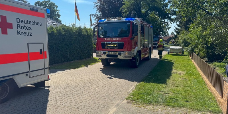 FW Flotwedel: Hilflose Person hinter Tür - Feuerwehr schafft Zugang für Rettungsdienst - Foto: presseportal.de