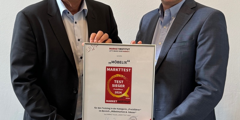 Übergabe Preisführer Möbelix - Foto: Möbelix über pressetext.de