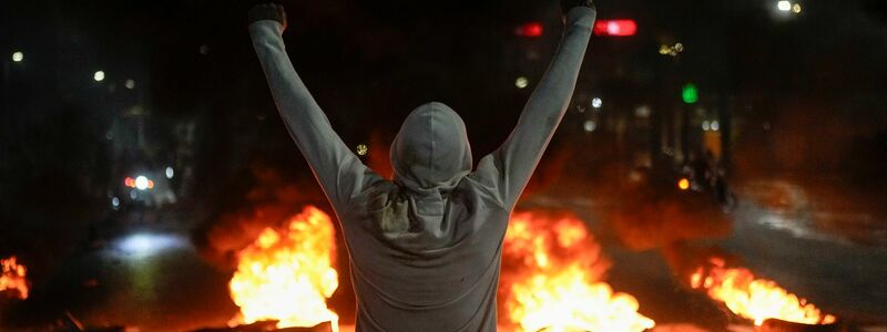 Nach der umstrittenen Präsidentenwahl in Venezuela gehen viele Menschen auf die Straße. - Foto: Matias Delacroix/AP