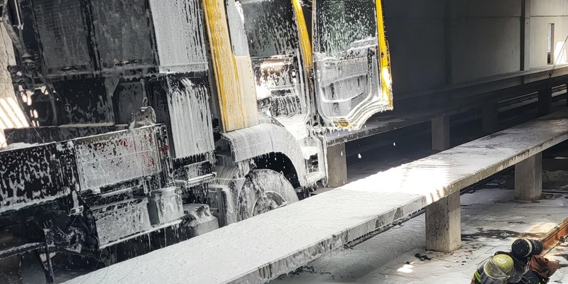 FW Stuttgart: LKW Brand auf Betriebshof der SSB - Foto: presseportal.de