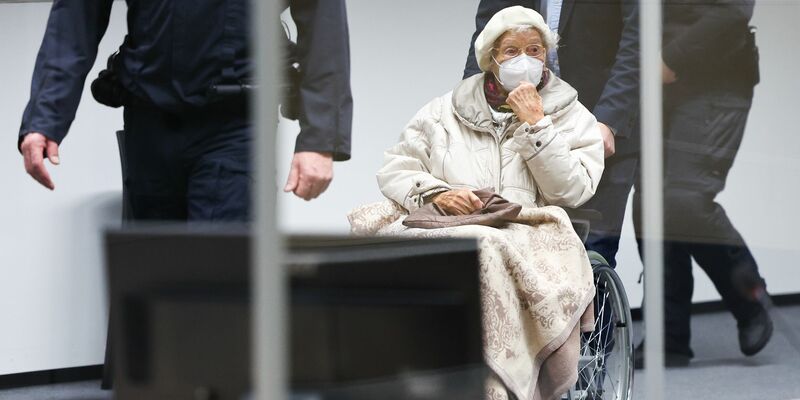 Das Bundesgerichthof überprüft das Urteil gegen eine frühere Sekretärin des KZ Stutthof bei Danzig. (Archivbild) - Foto: Christian Charisius/dpa/Pool/dpa