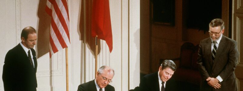 Seit 2019 Geschichte: Der 1987 unterzeichnete INF-Vertrag zur Vernichtung von atomaren Mittelstreckenraketen. (Archivbild) - Foto: Photoreporters/dpa