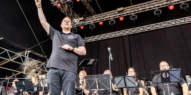 Die beiden Festival-Gründer Thomas Jensen (links) und Holger Hübner. - Foto: Axel Heimken/dpa