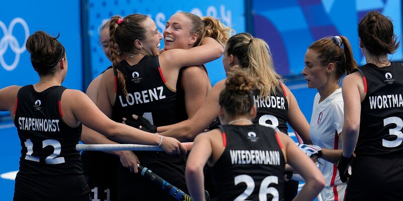 Deutschlands Hockey-Frauen siegen gegen den Olympia-Gastgeber. - Foto: Anjum Naveed/AP/dpa