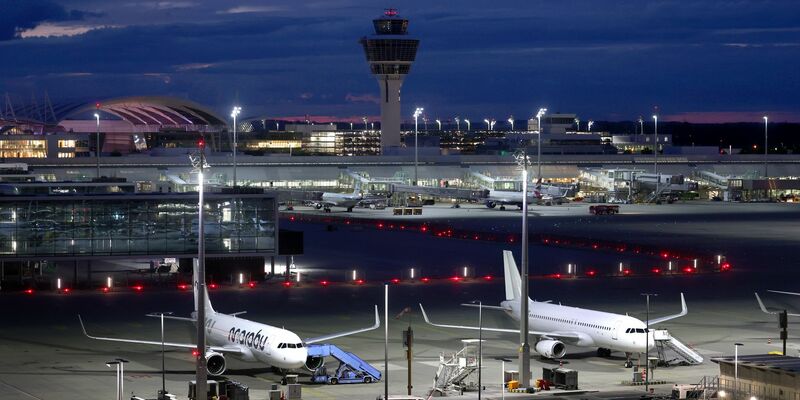Seit dem frühen Morgen ist der Flugbetrieb wieder möglich. - Foto: Karl-Josef Hildenbrand/dpa