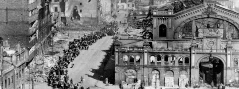 Für Polen ist die Zerstörung ihrer Hauptstadt 1944 noch eine sehr  präsente Erinnerung (Archivfoto). - Foto: -/Museum des Warschauer Aufstands/dpa