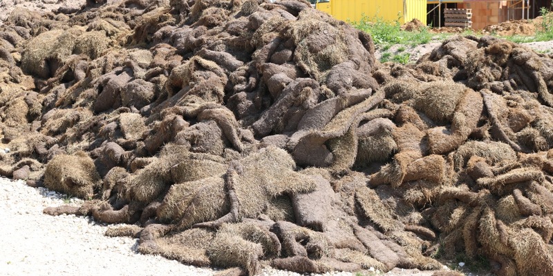 POL-UL: (Ulm) Jungingen - Müll im Neubaugebiet entsorgt / Im Laufe des Monats entsorgte ein Unbekannter mehrfach Unrat in Jungingen. - Foto: presseportal.de