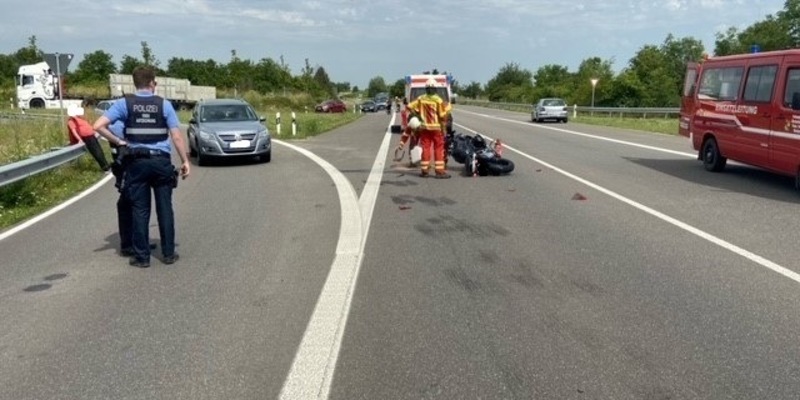 POL-PDNW: Schwerer Verkehrsunfall mit Motorradfahrer - Vollsperrung der B271 für eine Stunde - Foto: presseportal.de
