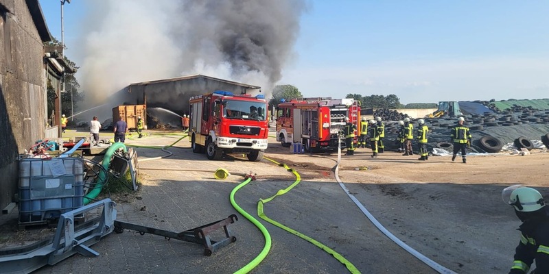 POL-STD: Großfeuer in Wischhafen - 160 Feuerwehrleute im Einsatz - Foto: presseportal.de