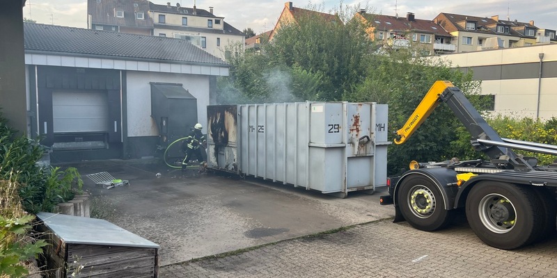 FW-MH: Containerbrand führt zu aufwändigem Löscheinsatz - Foto: presseportal.de
