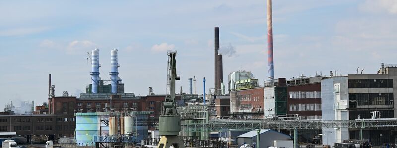 Im Industriepark Höchst investiert der Pharmakonzer Sanofi eine Milliarden-Summe in die Insulinproduktion (Archivfoto). - Foto: Arne Dedert/dpa