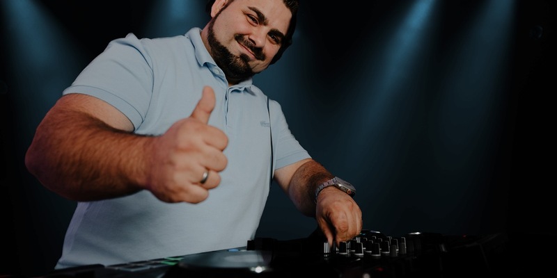 Dennis Walter liefert das perfekte DJ-Komplettpaket für jedes Event - Foto: presseportal.de