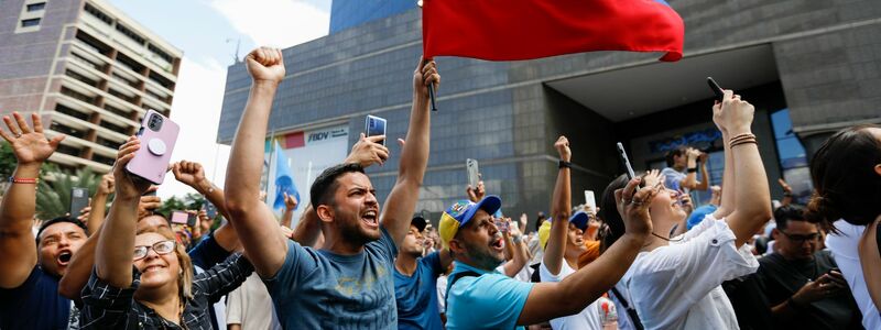 Mindestens 11 Menschen sind bei Protesten gegen das Wahlergebnis getötet worden - Foto: Jeampier Arguinzones/dpa