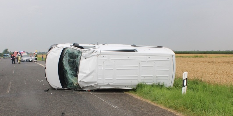 POL-DN: Unfall beim Abbiegen, zwei Leichtverletzte - Foto: presseportal.de