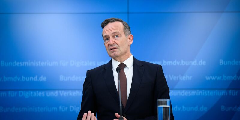 Will Verbesserungen bei der Bahn: Verkehrsminister Wissing. (Archivbild) - Foto: Bernd von Jutrczenka/dpa