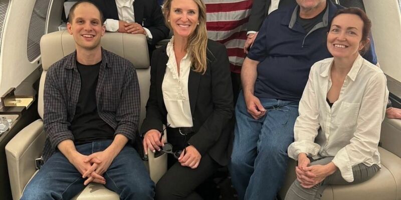 Mit dem Flugzeug zurück in die Heimat: freigelassene US-Gefangene. - Foto: Us Government/ZUMA Press Wire/dpa