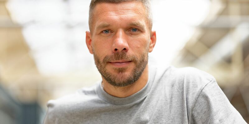 Podolski sagt, er sei «anders geschnitzt» als heutige Generationen. - Foto: Henning Kaiser/dpa