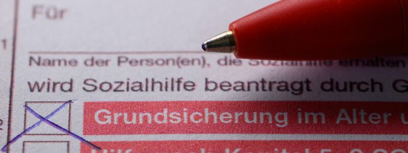 Die Ausgaben für Sozialhilfe sind im vergangenen Jahr um 18 Prozent gestiegen. (Symbolbild) - Foto: Robert Michael/dpa