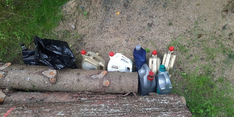 POL-KB: Vöhl-Marienhagen - Altölkanister in freier Natur entsorgt, Polizei ermittelt wegen Umweltstraftat - Foto: presseportal.de