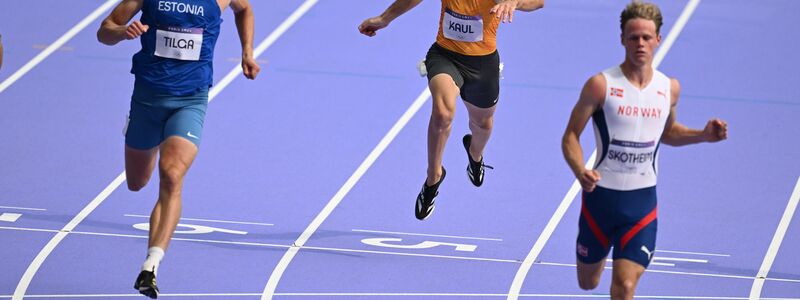 Bundeskanzler Olaf Scholz und seine Frau Britta Ernst sahen im Stade France unter anderem das Finale mit der deutschen 4x100-Meter-Staffel - Foto: Sven Hoppe/dpa