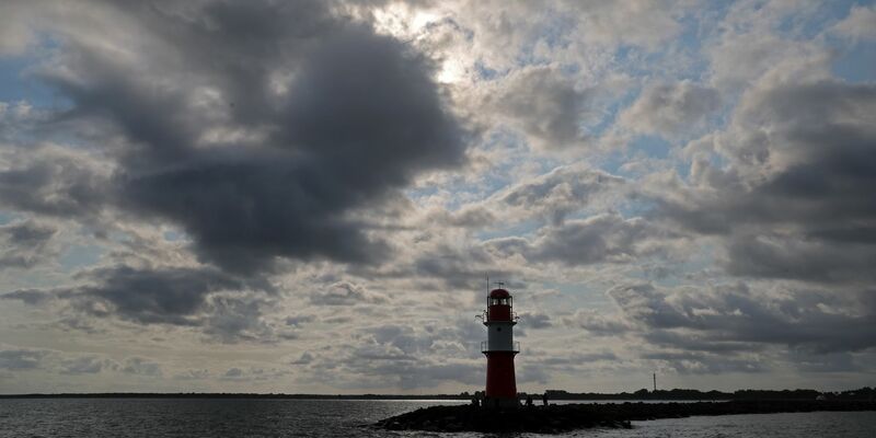 Maximal 28 Grad und einige Schauer: So lautet die Vorhersage des Wetterdienstes für Samstag (Archivbild).  - Foto: Bernd Wüstneck/dpa