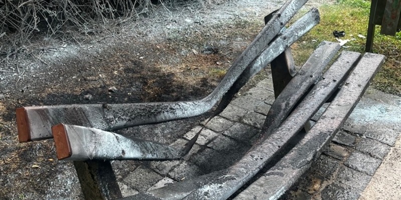 POL-NE: Parkbank gerät in Brand - Ermittler suchen Zeugen - Foto: presseportal.de