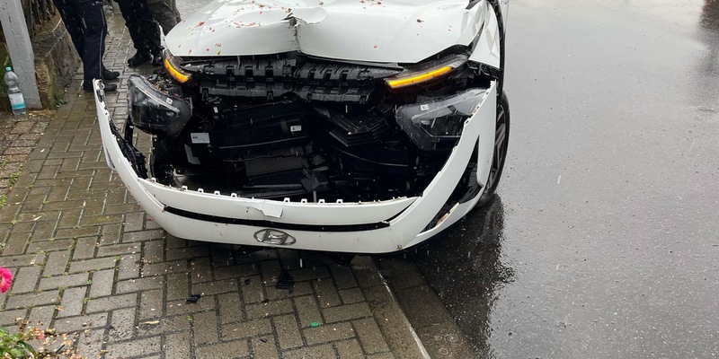 POL-DN: Vom Brems- aufs Gaspedal gerutscht - Foto: presseportal.de