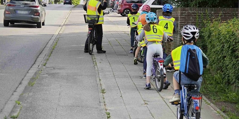 POL-HL: Ostholstein - Eutin / Ferien-Radfahrkurs auf dem Verkehrsübungsplatz in Eutin - Foto: presseportal.de