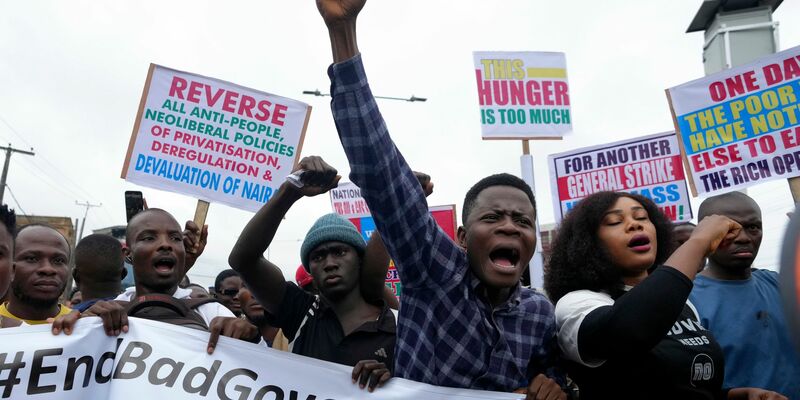 Die Lebenshaltungskosten in Nigeria sind enorm gestiegen. - Foto: Sunday Alamba/AP/dpa