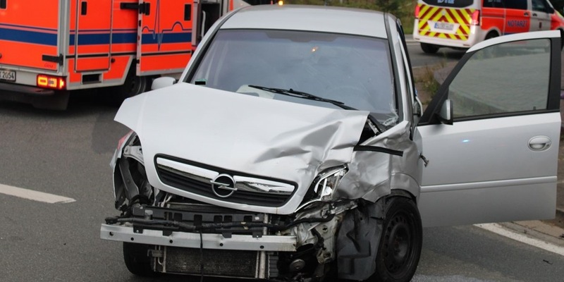 POL-MI: Drei Verletzte bei Kreuzungsunfall - Foto: presseportal.de