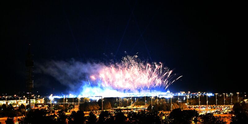 Adele lässt es krachen: Ein Feuerwerk zum Abschied - Foto: Felix Hörhager/dpa