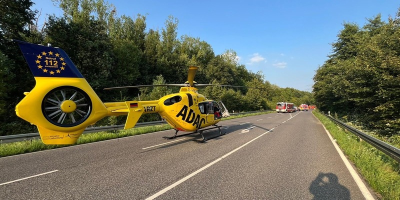 FW Bergheim: Schwerverletzter Motorradfahrer nach Unfall in Bergheim Rettungshubschrauber im Einsatz - Landstraße voll gesperrt - Foto: presseportal.de