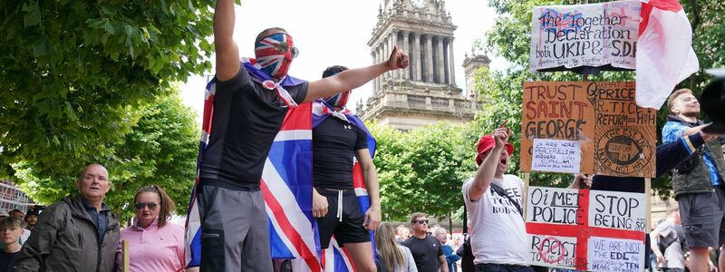 In Leeds gingen auch Gegendemonstranten auf die Straße. - Foto: Owen Humphreys/PA Wire/dpa