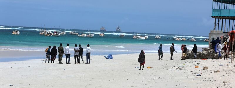 Die Terrororganisation Al-Shabaab hat an einem beliebten Strand in der Hauptstadt Mogadischu zugeschlagen. - Foto: Hassan Bashi/XinHua/dpa