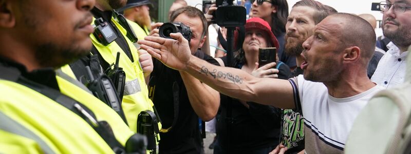 Landesweit nahm die Polizei mehr als 90 Menschen fest. - Foto: Jacob King/PA Wire/dpa