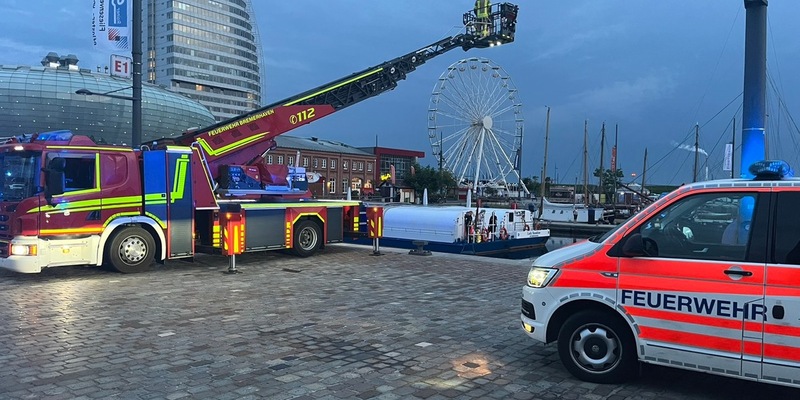 FW Bremerhaven: Frau von zwei Touristen aus Wasser gerettet - Foto: presseportal.de