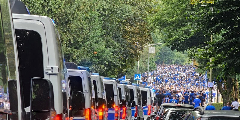 POL-GE: Erstes Heimspiel in der Saison 2024/25 auf Schalke - Polizei zieht vorläufige Bilanz - Foto: presseportal.de