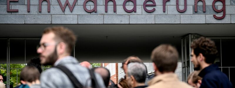 Das Landesamt für Einwanderung (LEA) die zentrale Einbürgerungs- und Staatsangehörigkeitsbehörde im Land Berlin. (Archivbild) - Foto: Britta Pedersen/dpa