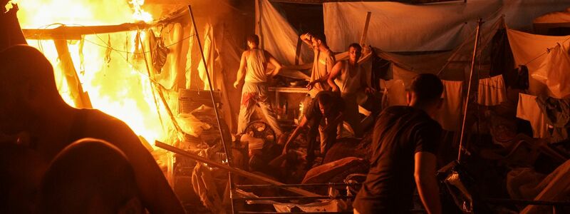 Vertriebene Palästinenser kehren in ihre weitgehend zerstörten Wohnorte zurück. (Archivbild) - Foto: Abdel Kareem Hana/AP/dpa