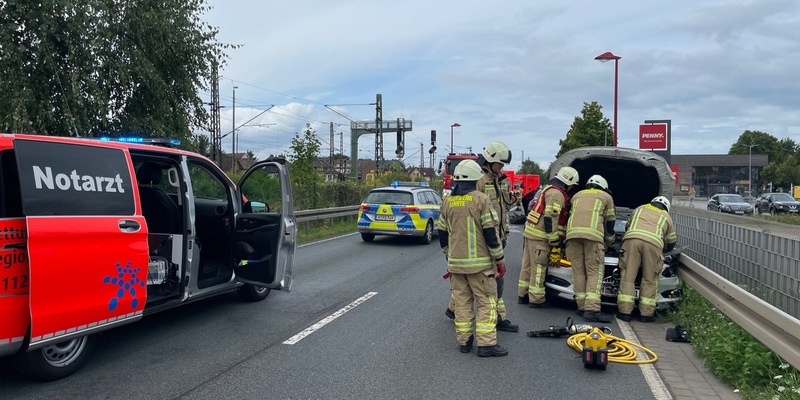 FW Lehrte: Drei Verletzte bei Verkehrsunfall in Lehrte - Foto: presseportal.de