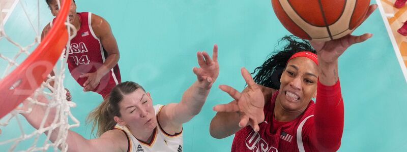 Luisa Geiselsoder (l.) und die deutschen Basketballerinnen verlangten Topfavorit USA alles ab. - Foto: Mark J. Terrill/Pool AP/AP