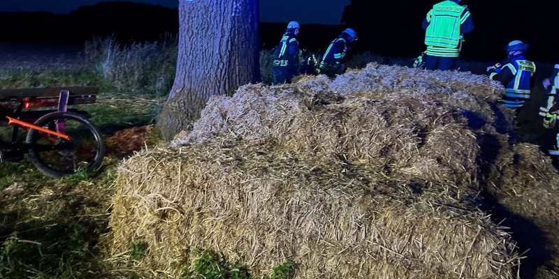 POL-SO: Jugendliche wollen Marshmallows machen und entzünden Strohballen - Foto: presseportal.de