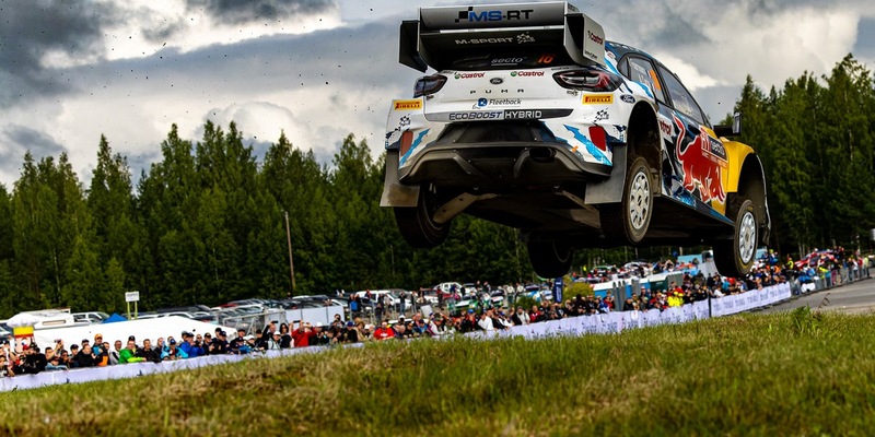 Rang drei in Finnland mit dem Puma Hybrid Rally1: M-Sport Ford freut sich über den vierten Podesterfolg des Jahres - Foto: presseportal.de