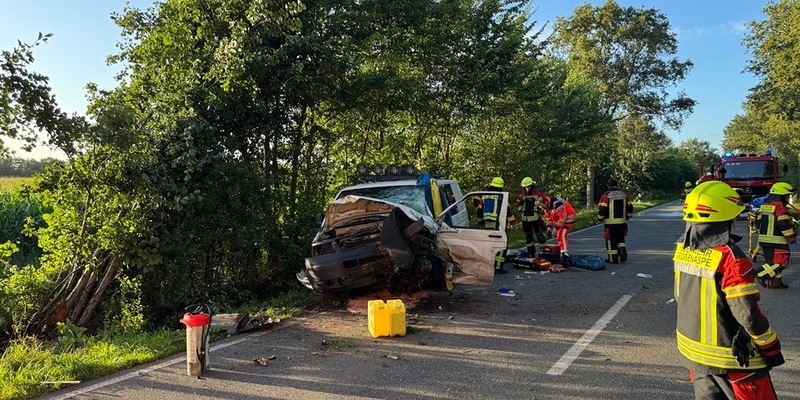 FW-SE: Schwerer Verkehrsunfall zwischen zwei PKW auf der L319 - Foto: presseportal.de
