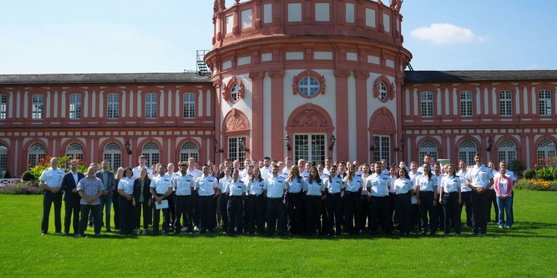 POL-LM: Begrüßung von mehr als 90 neuen Mitarbeiterinnen und Mitarbeitern für das Polizeipräsidium Westhessen - Foto: presseportal.de